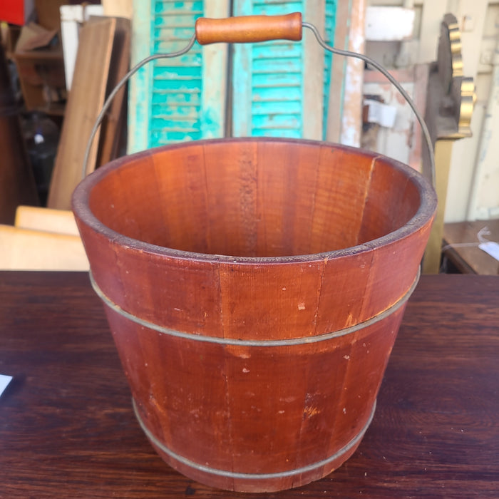 19TH CENTURY BUCKET