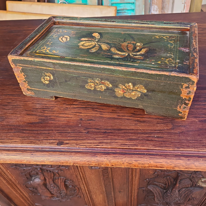 19TH CENTURY GREEN PAINTED BOX WITH SLIDING LID 3397