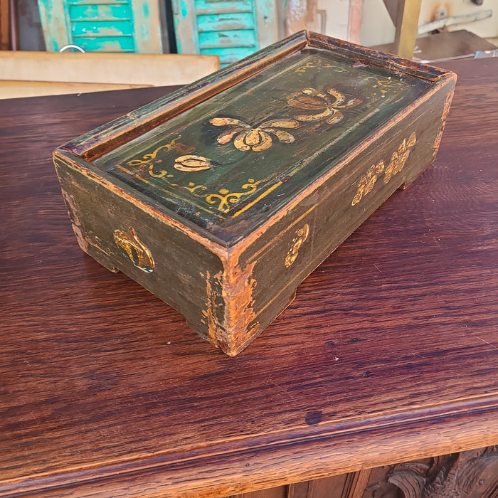 19TH CENTURY GREEN PAINTED BOX WITH SLIDING LID 3397