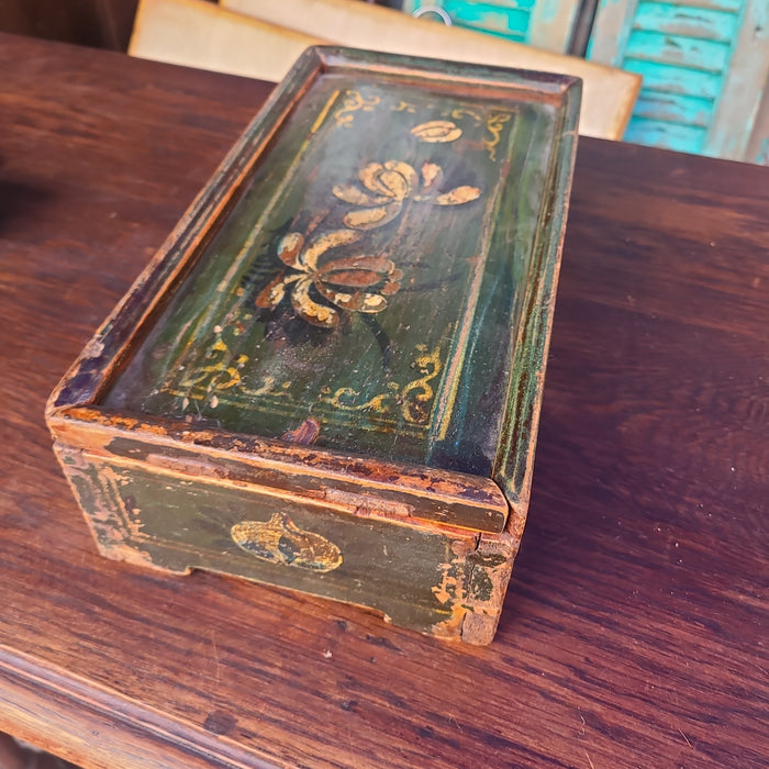 19TH CENTURY GREEN PAINTED BOX WITH SLIDING LID 3397