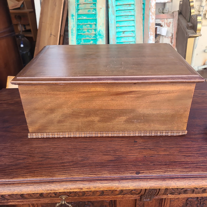 1940S LARGE WOOD BOX