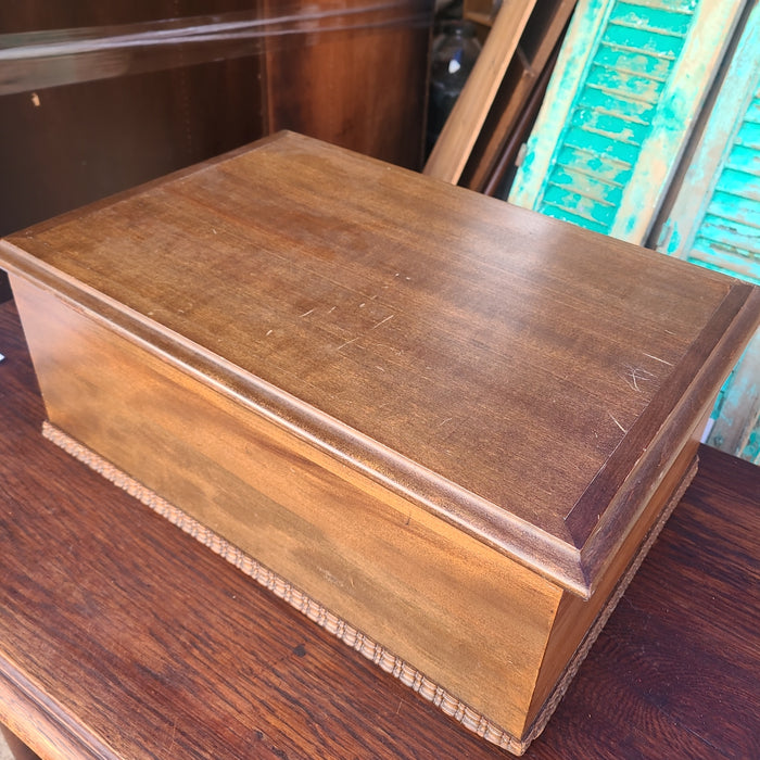 1940S LARGE WOOD BOX