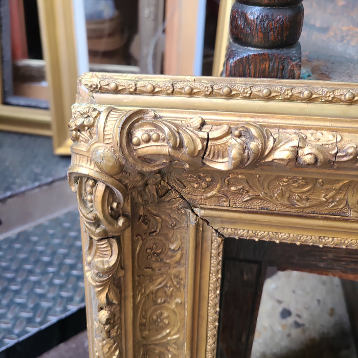 GOLD ORNATE ANTIQUE FRAME