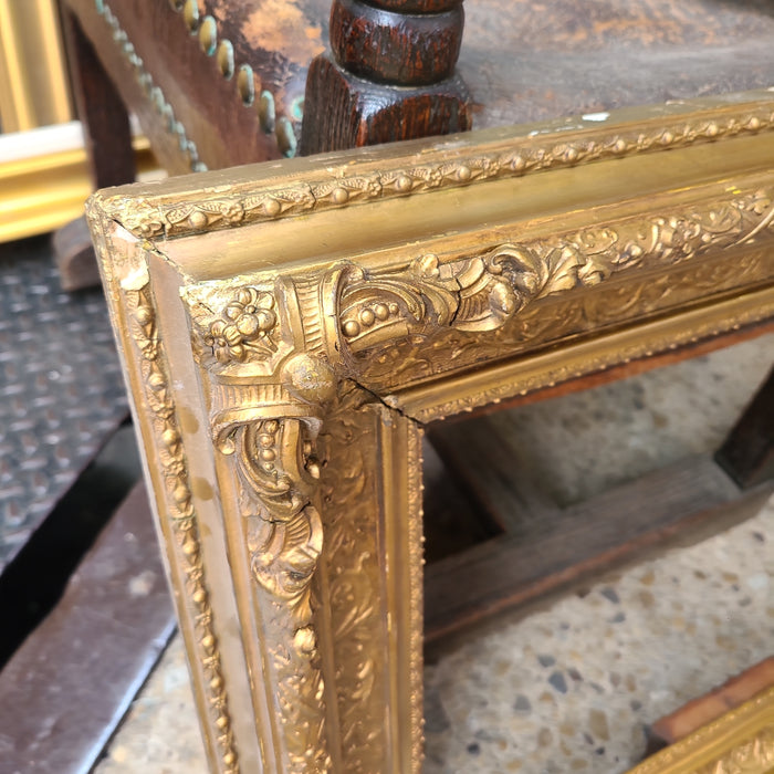 GOLD ORNATE ANTIQUE FRAME