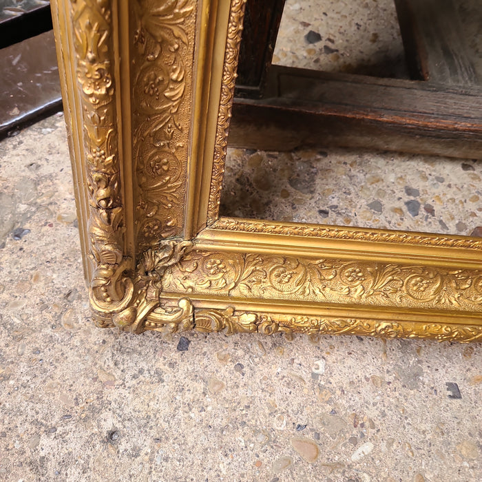 GOLD ORNATE ANTIQUE FRAME