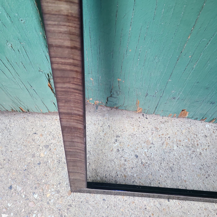 GLOSSY MODERN OGEE FRAME