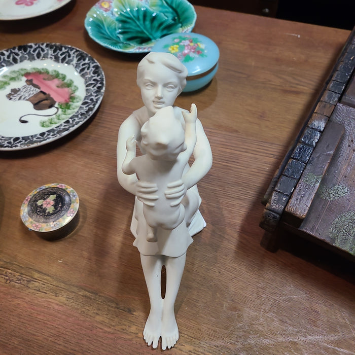 KAISER GOLDEN CROWN MOTHER WITH CHILD E AND R