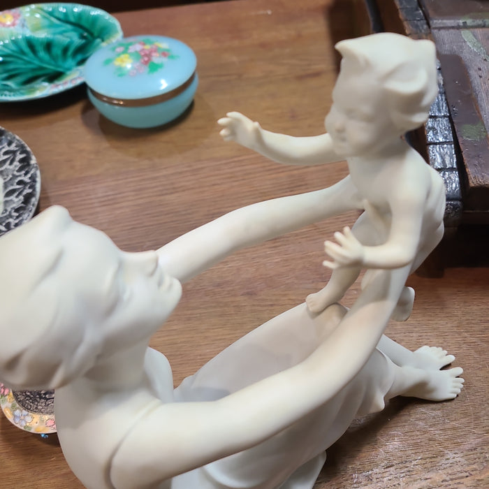 KAISER GOLDEN CROWN MOTHER WITH CHILD E AND R