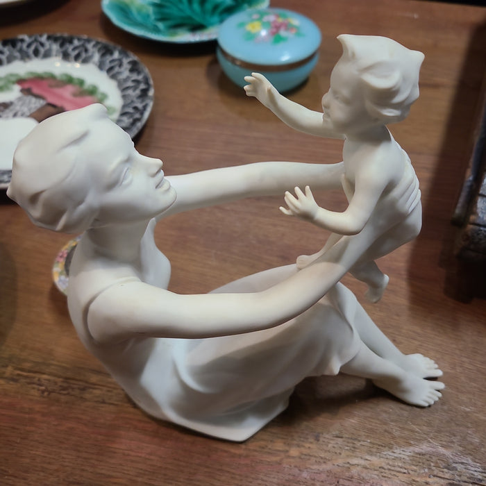 KAISER GOLDEN CROWN MOTHER WITH CHILD E AND R