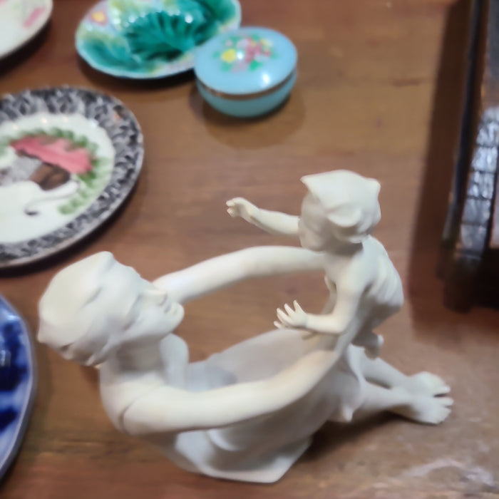 KAISER GOLDEN CROWN MOTHER WITH CHILD E AND R