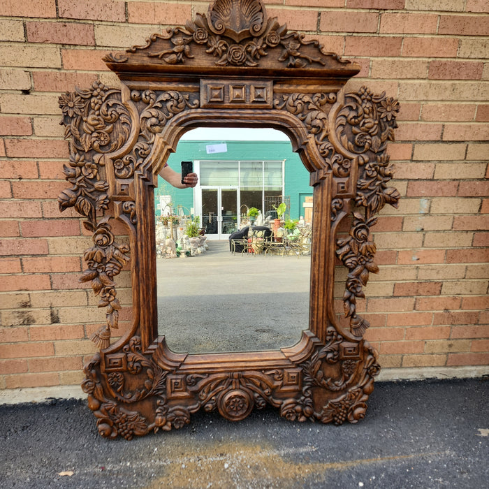 ORNATE CARVED WOOD MIRROR WITH SHELL PEDIMENT