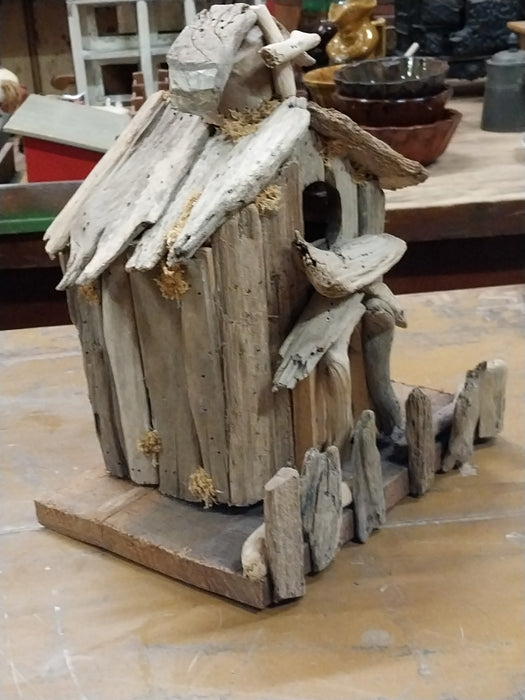 SMALL DRIFTWOOD BIRD HOUSE