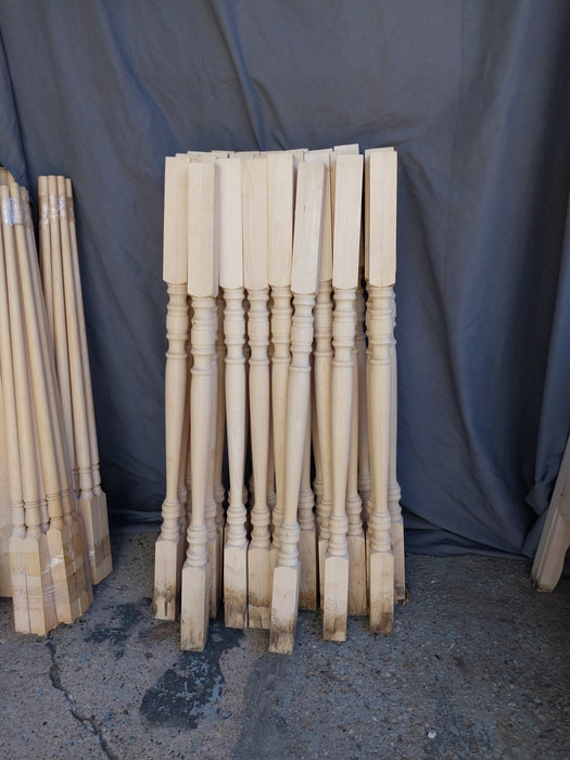 SMALL TURNED MAPLE BALLISTER 1 OF 15