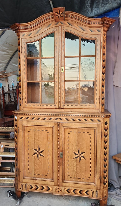 LARGE 19TH CENTURY OAK COUP DUX CORPS WITH INLAID STARS