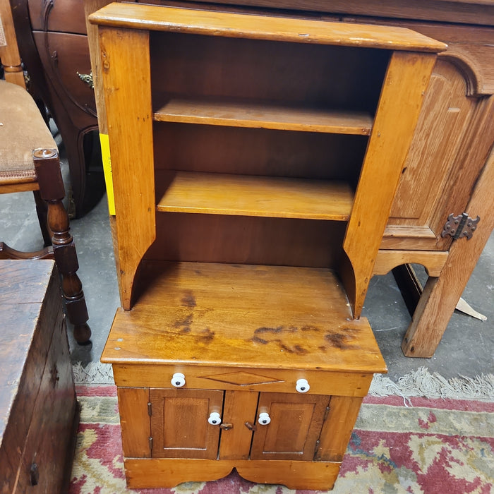 TOY HUTCH