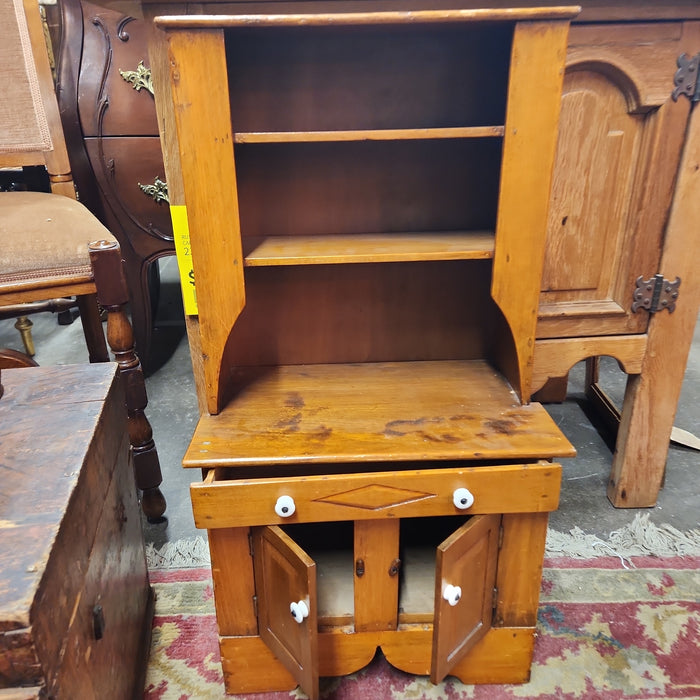 TOY HUTCH