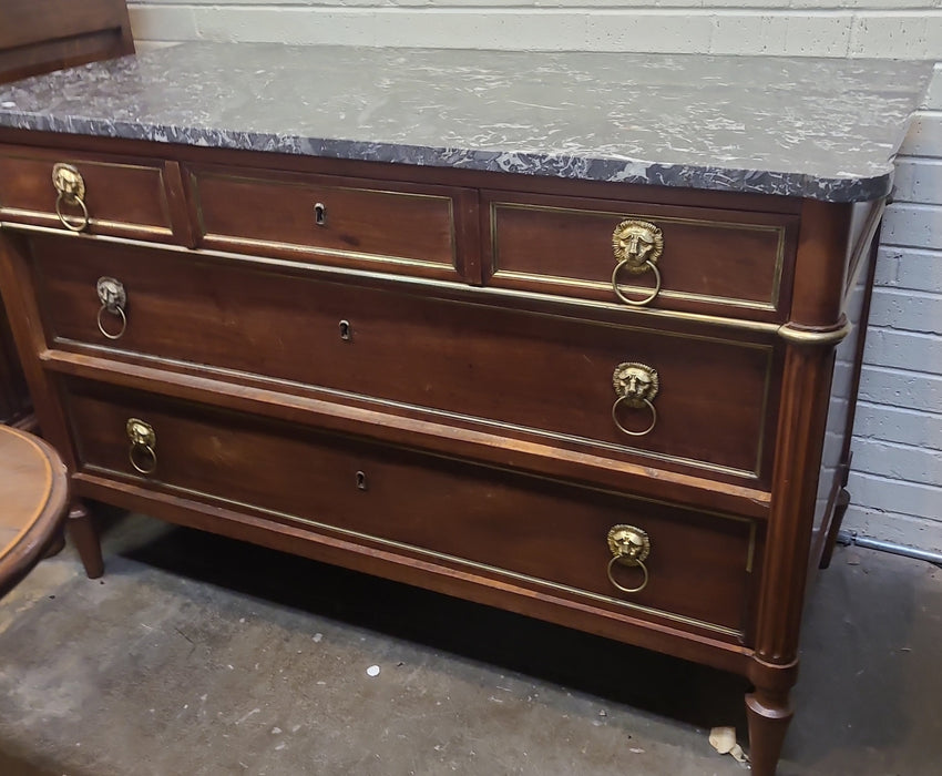 19TH CENTURY LOUIS XVI GREY AND WHITE MARBLE TOP CHEST WITH BRASS LION DRAWER PULLS AND INLAY