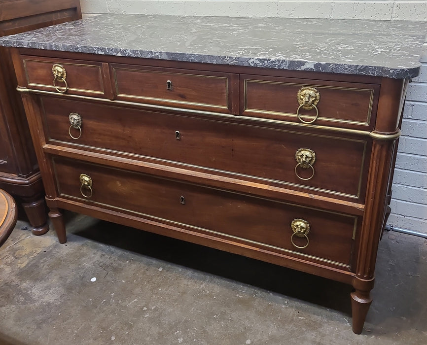19TH CENTURY LOUIS XVI GREY AND WHITE MARBLE TOP CHEST WITH BRASS LION DRAWER PULLS AND INLAY