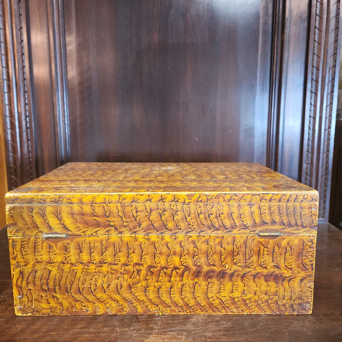 FAUX GRAINED 19TH CENTURY PINE BOX