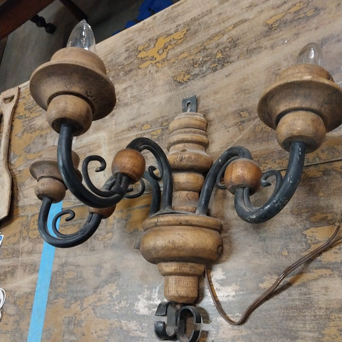 SINGLE CURVED WOOD AND IRON WALL SCONCE