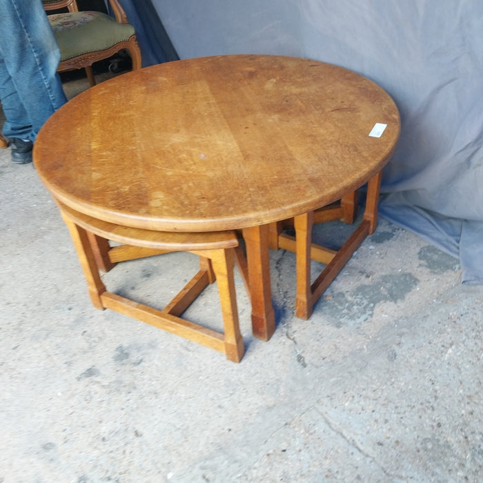 ROUND OAK COFFEE TABLE WITH WEDGE SIDE TABLES
