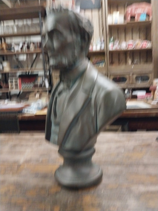 PLASTER BUST OF LINCOLN