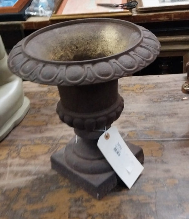 MEDIUM CAST IRON URN PLANTER