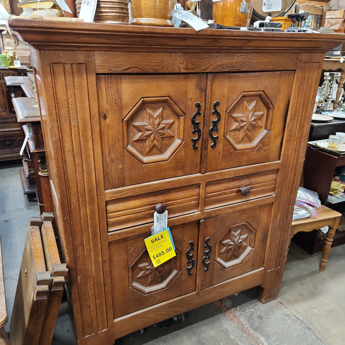 ASTREGAL CARVED TALL 4 DOOR 2 DRAWER  CABINET