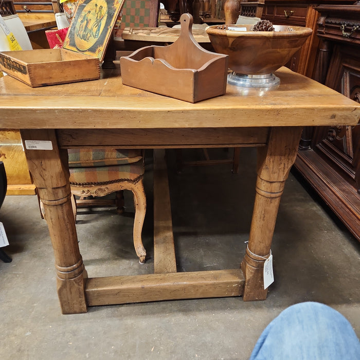 BREAD BOARD ENDS,TURNED LEG OAK FARM TABLE