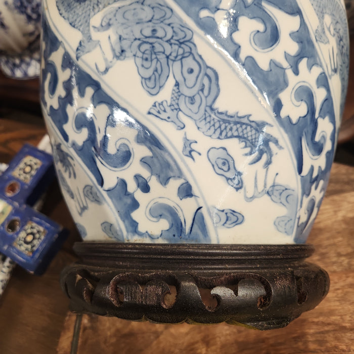 PAIR OF BLUE AND WHITE CERAMIC CHINESE DRAGON  TABLE LAMPS
