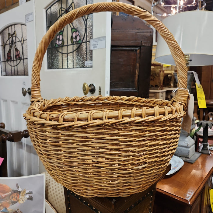 LARGE BASKET WITH HOOP HANDLE