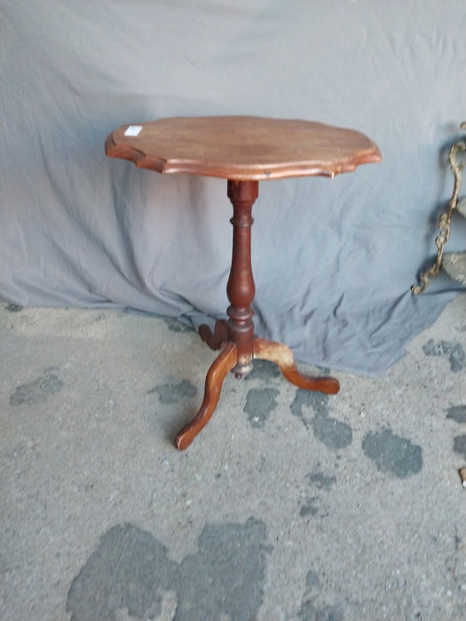 SMALL WALNUT TRIPOD TABLE AS FOUND LEG