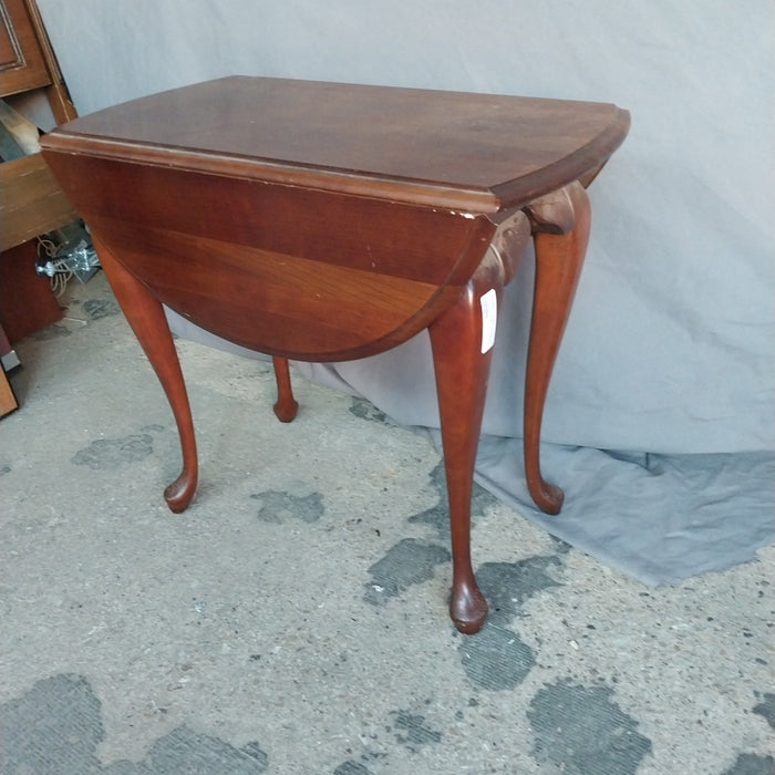 SMALL QUEEN ANNE MAHOGANY DROPLEAF TABLE