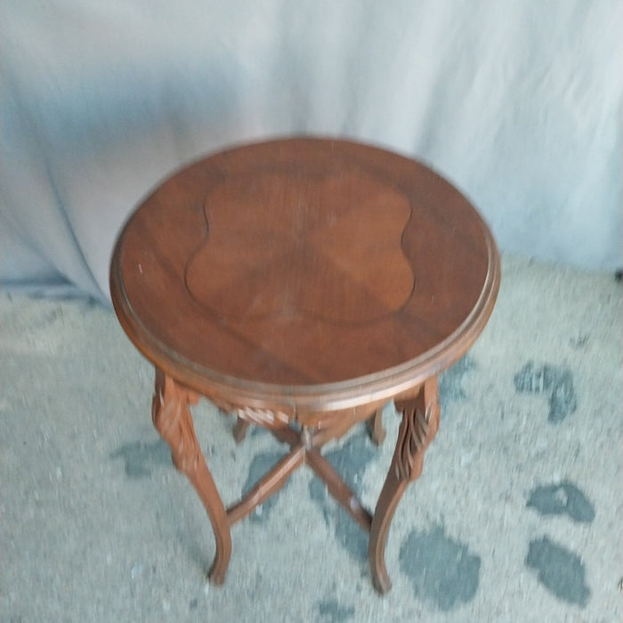 AMERICAN LOUIS XV ROUND OCCASIONAL TABLE