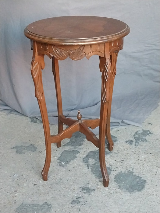 AMERICAN LOUIS XV ROUND OCCASIONAL TABLE