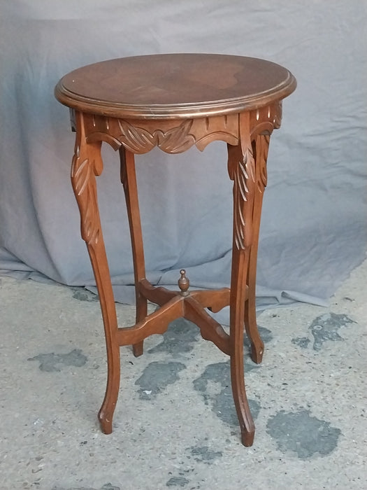 AMERICAN LOUIS XV ROUND OCCASIONAL TABLE