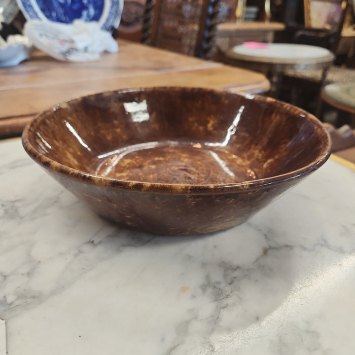 UNUSUAL SPLATTERWARE BOWL WITH HEART SHAPED FEET AS FOUND