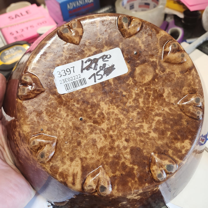 UNUSUAL SPLATTERWARE BOWL WITH HEART SHAPED FEET AS FOUND