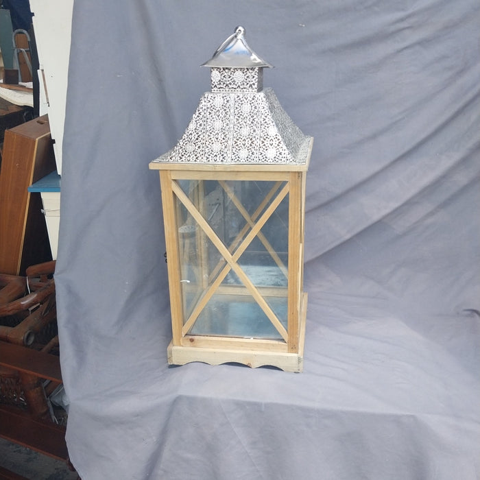 LARGE WOOD LANTERN