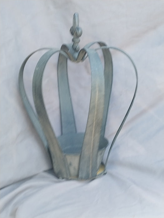 IRON CROWN PLANTER