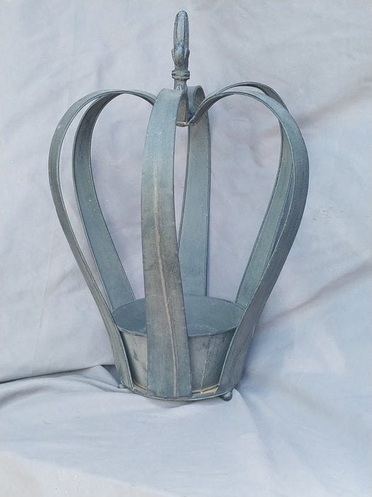 IRON CROWN PLANTER
