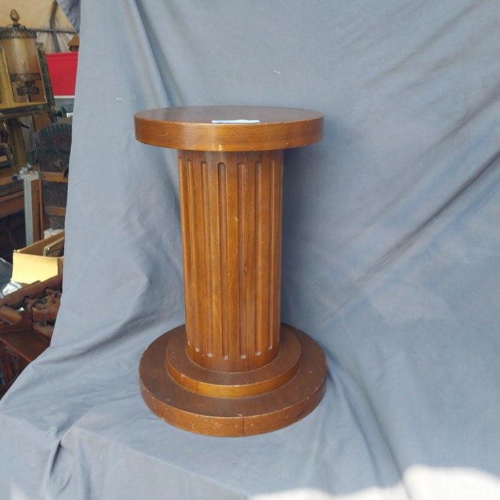 SHORT MAHOGANY COLUMN PESDESTAL