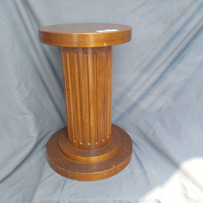 SHORT MAHOGANY COLUMN PESDESTAL