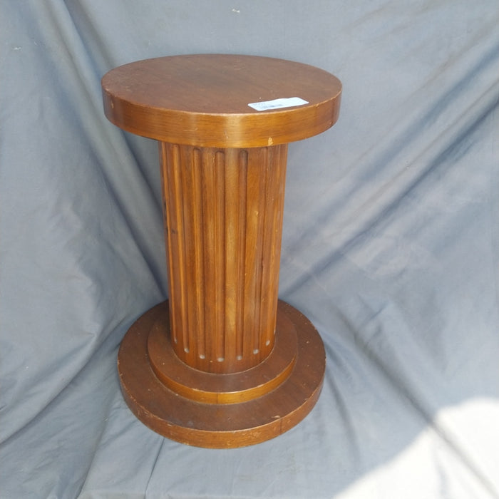 SHORT MAHOGANY COLUMN PESDESTAL