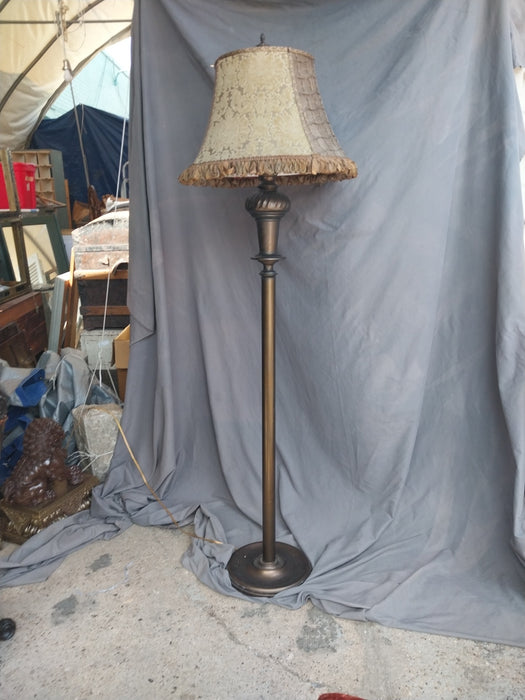 FLOOR LAMP WITH SHADE