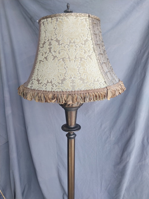 FLOOR LAMP WITH SHADE