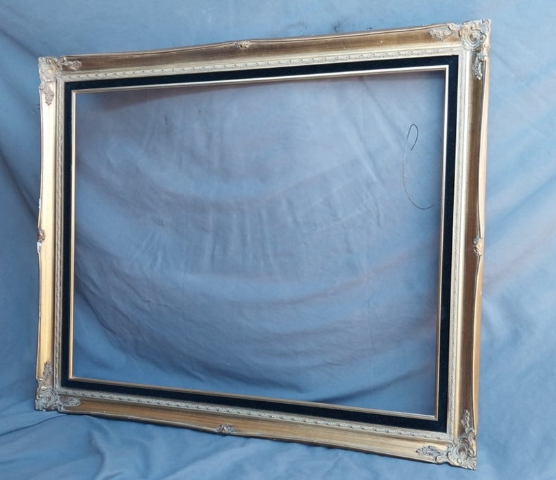 GILT FRAME WITH BLACK VELVET FILET-AS FOUND