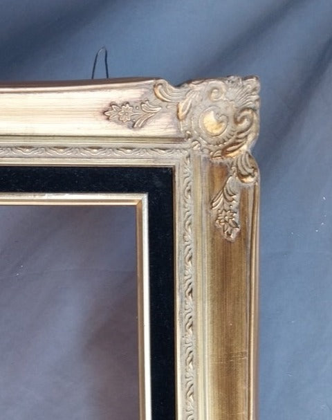 GILT FRAME WITH BLACK VELVET FILET-AS FOUND