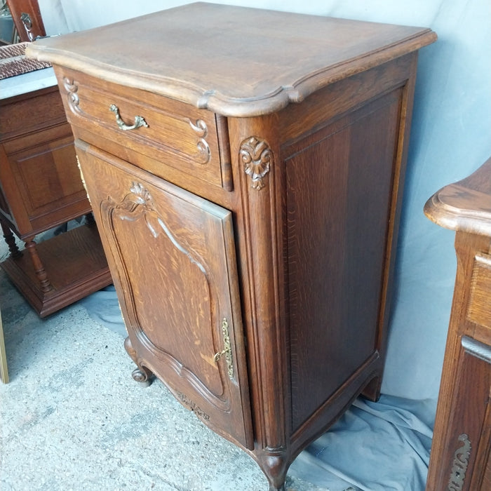 LOUIS XV OAK LIFT TOP CABINET
