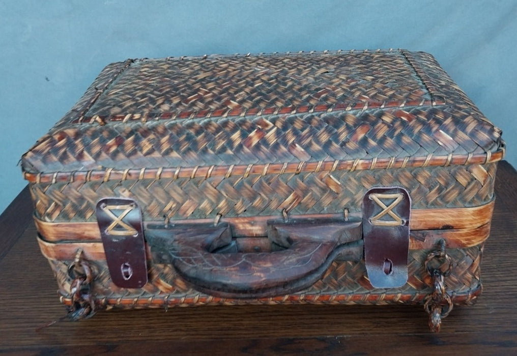 SMALL CHINESE WOVEN CASE WITH LEATHER HASPS